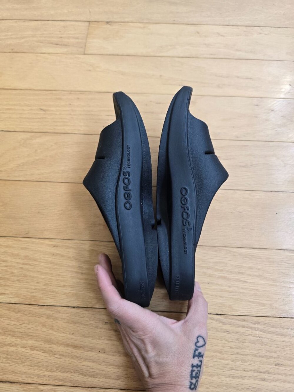 OOFOS | OOahh black sporty recovery slide sandals | WMS 5 - Picture 6 of 9